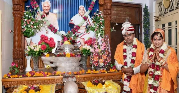 इस विवाह में फेरों के साथ करवाया गया 151 गरीबों का मोतियाबिंद ऑपरेशन भी!