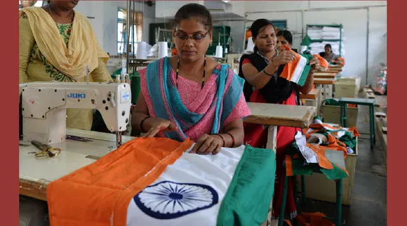 पूरी दुनिया में कर्नाटक की इन महिलाओं द्वारा बनाये गए तिरंगों को किया जाता है सलाम!