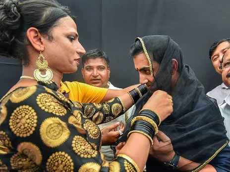 जानिए क्यों क्रिकेटर गौतम गंभीर ने लगाई बिंदी और पहना दुपट्टा; वजह दिल छू जाएगी!