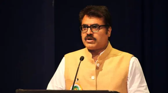 महाराष्ट्र: भ्रष्ट अधिकारियों को रंगे हाथ पकड़कर इस आइएएस अफ़सर ने किया निलंबित!