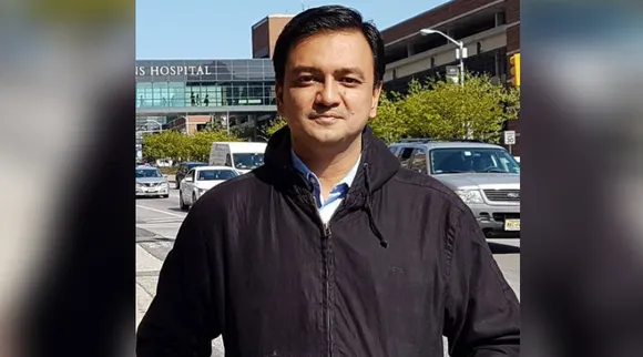 फ्लाइट में पड़ा व्यक्ति को दिल का दौरा, हीरो डॉक्टर ने बचायी जान, जानिए कैसे!