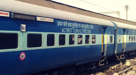 भारतीय रेलवे का नया प्रोजेक्ट; सिर्फ़ पाँच मिनट में भरा जायेगा ट्रेनों में पानी!