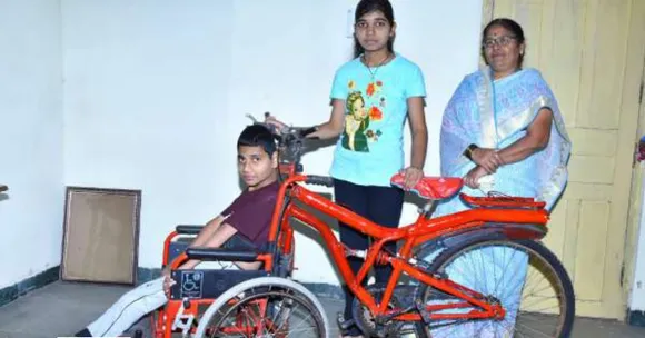 पुणे: दिव्यांग भाई के लिए दसवीं कक्षा की इस छात्रा ने बनाई व्हीलचेयर-कम-साइकिल!