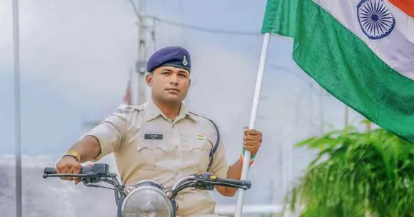 ट्रेन से गिरकर घायल हुए यात्री को 1.5 किमी दौड़ते हुए इस सुरक्षा-कर्मी ने पहुँचाया अस्पताल!