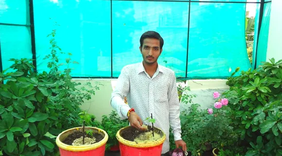 राजस्थान: खेतों में पानी की कमी को फलों के छिलकों से पूरा कर रहा है यह युवक, जानिए कैसे!