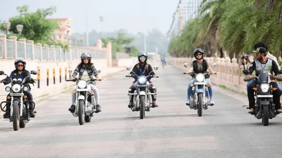 पढ़िए, उन जांबाज़ महिला बाइकर्स की कहानियां जिन्होंने बदल दी लोगों की सोच!