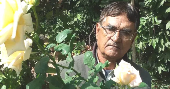 राजस्थान: इस शिक्षक ने बंजर पहाड़ों पर खिला दिए फूल, अब तक लगाए हैं 50,000 से ज़्यादा पेड़!