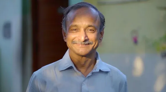 मिट्टी से वॉटर प्यूरीफायर, फाइबरग्लास वेस्ट से टॉयलेट, एक शख्स ने बदली गाँवों की तस्वीर!