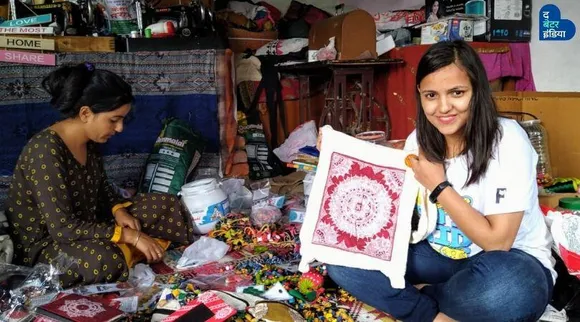 सुईं-धागे से लिखी सफलता की इबारत और गाँव को बना दिया 'हस्तशिल्प गाँव'!