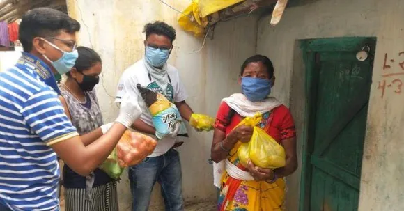 chattisgarh strangers helped poor