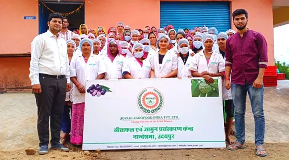 12वीं पास युवक ने शुरू किया प्रोसेसिंग का व्यवसाय, 650 आदिवासी महिलाओं को मिला रोज़गार
