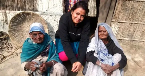 घूम-घूमकर गाँवों में बायोगैस प्लांट लगवा रहीं हैं पटना की आकांक्षा, कई घरों को किया रौशन