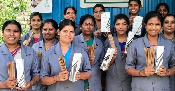 बेंगलुरु: नारियल की सूखी पड़ी पत्तियों से हर रोज़ 10,000 स्ट्रॉ बनाता है यह स्टार्टअप