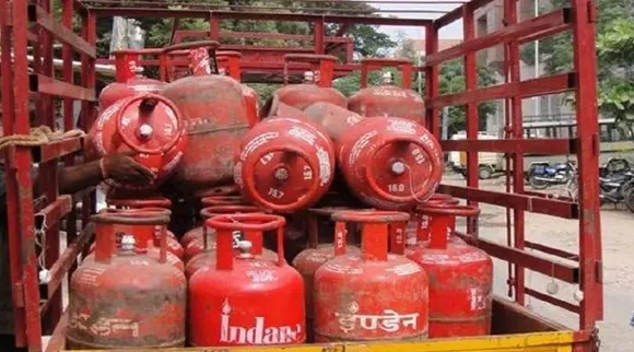 बदल गया गैस सिलिंडर बुकिंग का नंबर, जानिए अब किस नंबर से होगी बुकिंग