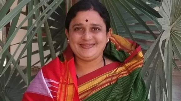 Infosys की नौकरी छूटी तो चुनी खेती की राह, बंजर ज़मीन पर लगा दिए फलों के 8000 पेड़