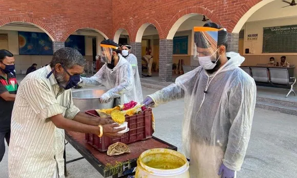 हर दिन 1000 से ज्यादा जरूरतमंद लोगों को मुफ्त में खाना खिलाता है ‘वीरजी का डेरा'