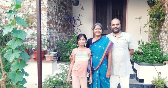 बिना सीमेंट के बनाया घर, पीते हैं बारिश का पानी, नहाने-धोने से बचे पानी से उगाते हैं सब्जी