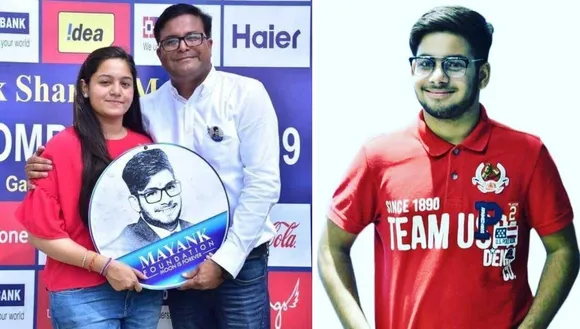 Deepak sharma with daughter Surabhi and Mayank