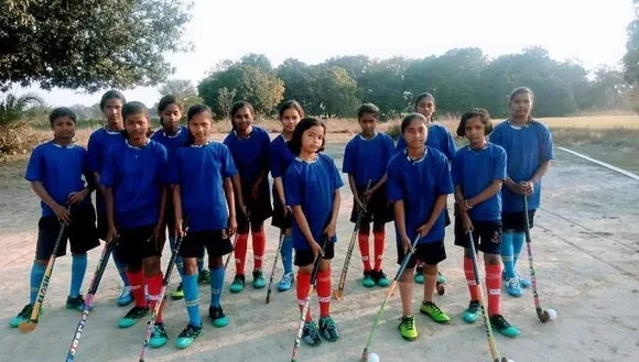 लड़कों को खेलता देख बच्ची ने पूछा 'हमनी के नैखे खेल सकेलीं किरकेट' और खुल गई Sports Academy
