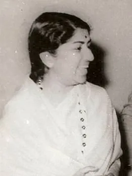 cropped-220px-Lata_Mangeshkar_black-and-white-1644134566-1644135169.jpg