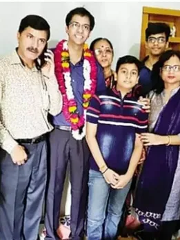 cropped-IAS-Shishir-Gupta-his-family-1672908959-1672913459.jpg