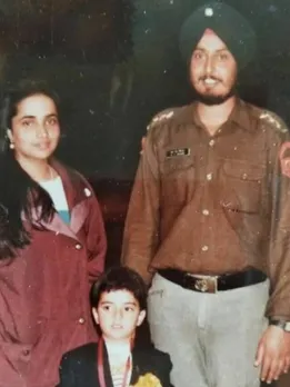 Upahar Cinema accident Captain Binder with his wife & son