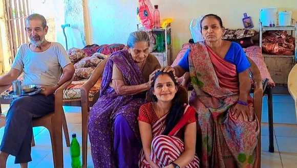 22 बेसहारा बुजुर्गों की आशा है यह 30 वर्षीया महिला, सेवा के लिए छोड़ा अपना खुद का परिवार
