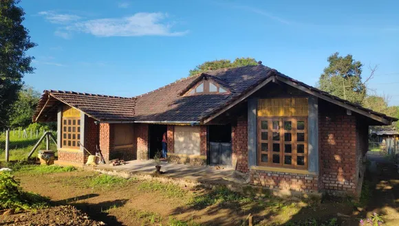 महाराष्ट्र के गाँव में हज़ारों साल पुरानी तकनीक से बना एक ऐसा घर जो है प्रकृति का हिस्सा