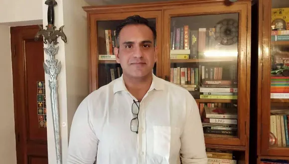 IRS बनने के बावजूद, नौकरी छोड़ देते हैं Free UPSC Coaching