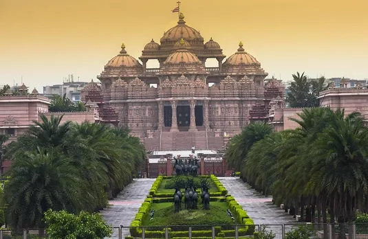 If you live in Delhi or its nearby area and are planning to go somewhere on the weekend, then let us tell you that you must visit these best places within a radius of 100 kilometersd