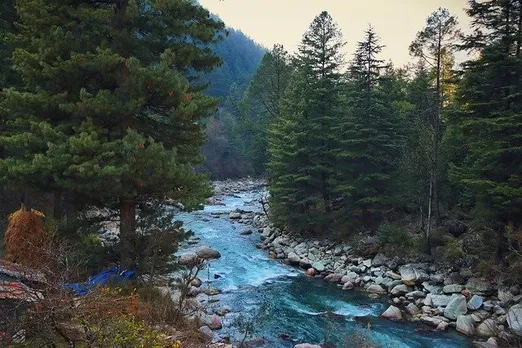 There is no dearth of beautiful places in the country and every year lakhs of people go to some hill station to celebrate their holidays. Today we are going to tell you about the most beautiful valleys of the country.