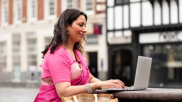 Simple ways for women to start earning