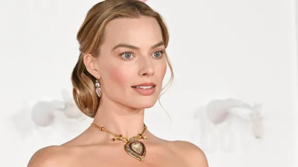 Margot Robbies Taj Mahal diamond necklace becomes internet sensation
