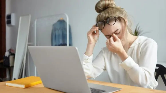 how to relieve tired eyes after screen time