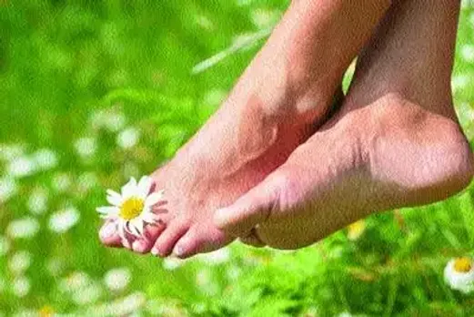 feet tanning