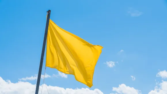 Yellow Flags (Freepik)
