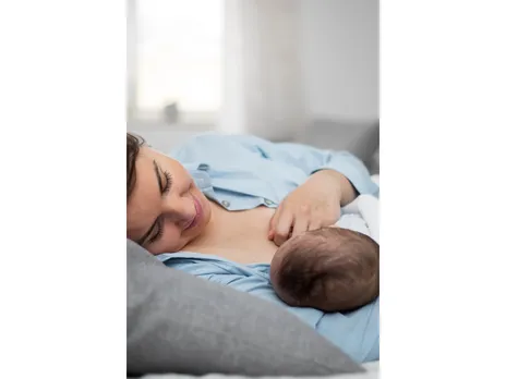 Breastfeeding (Freepik)