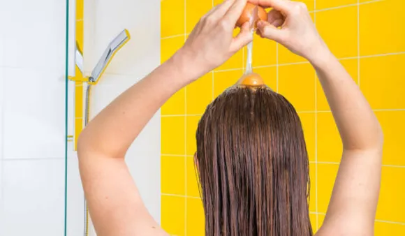 Applying Eggs On Hair
