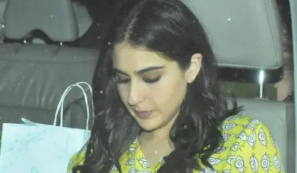 Sara Ali Khan Pushed By Paparazzi: सारा हुई मीडिया से नाराज़, भीड़ में लगा उन्हें धक्का