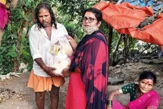 हॉस्पिटल बेड से महिला ने की ईद के राशन की व्यवस्था