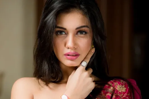 दिव्या अग्रवाल कौन है? जानिये Splitsvilla से लेकर Big Boss OTT तक के सफ़र के बारे में