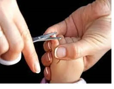 न्यू बोर्न बेबी के नाखून काटटे वक्त इन 6 बातों का रखें खास ख्याल