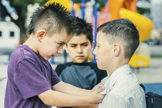 अगर आपका बच्चा झगड़ालू है तो अपनाएं ये 10 टिप्स