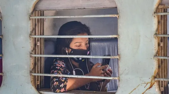 Travelling Alone: औरत के अकेले घूमने पर पाबंदी क्यों?