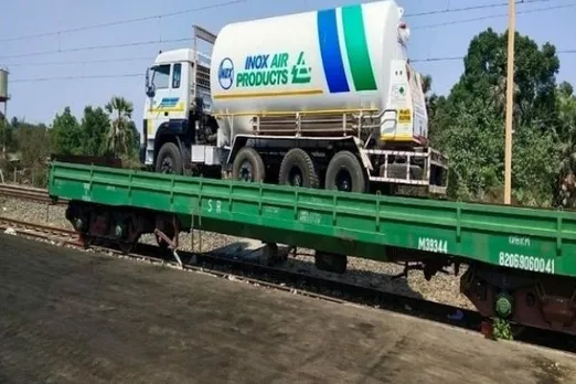 पहली 'ऑक्सीजन एक्सप्रेस' खाली टैंकर्स के साथ निकली महाराष्ट्र से विशाखापट्टनम के लिए