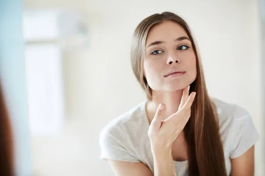 Food For Glowing Skin: अब गर्मियों में ग्लोइंग स्किन पाना नहीं मुश्किल, अपनाएं ये टिप्स