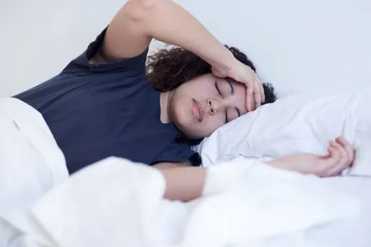 Night Sweats Symptoms :  क्या होता है मेनोपॉज के दौरान ‌नाइट स्वीट्स ? जानिए इसके लक्षण