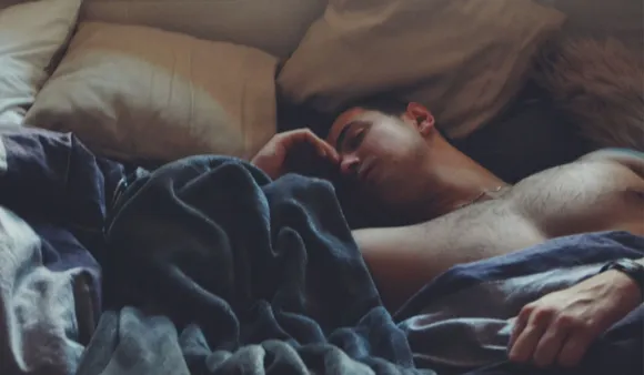 Benefits Of Sleeping Naked: रात में बिना कपड़ो के सोने के फ़ायदे