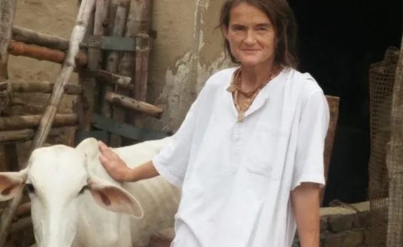 मथुरा में 1200 बीमार गायों का ध्यान रखती हैं फ्रिडेरेकी इरिना ब्रूनिंग
