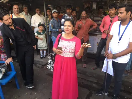 Talking To A Stranger? एक अजनबी से बात करते समय इन बातों का रखें ध्यान
